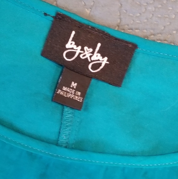 By & By boutique Butterfly style top - Picture 5 of 6